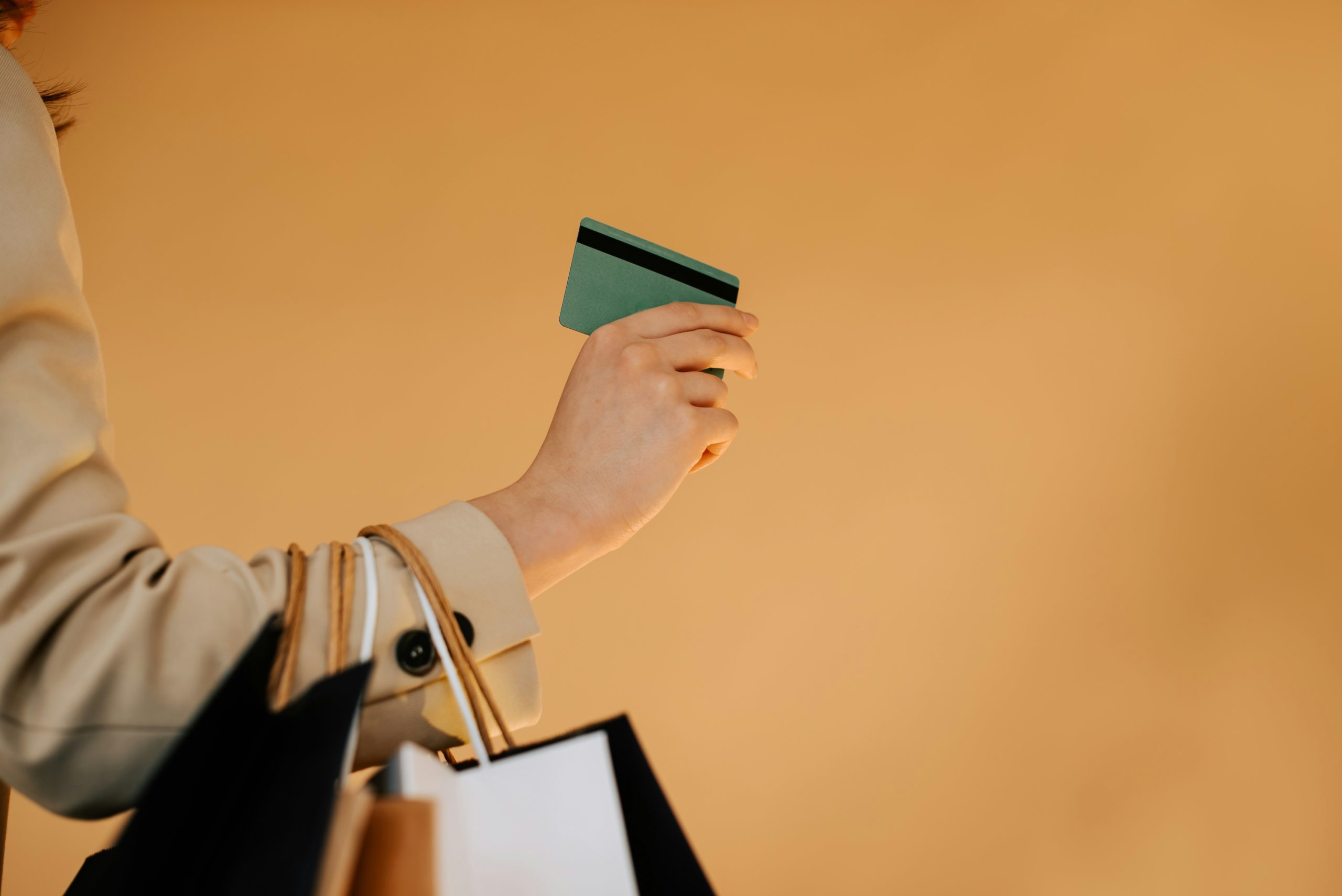 Les Français restent fidèles au rendez-vous des soldes, mais leur budget diminue (OpinionWay/Mollie)