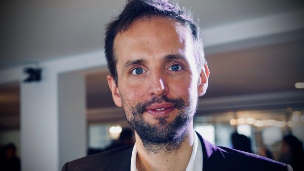 Thomas Rudelle, AXA : " Le chatbot doit être accompagné par de l'humain"